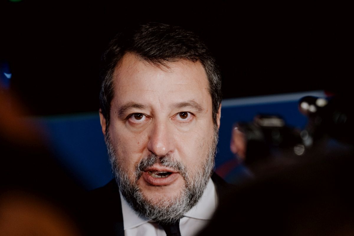 Treni, Salvini “Guasto per un errore umano, mi scuso con i passeggeri” Treni, Salvini “Guasto per un errore umano, mi scuso con i passeggeri”