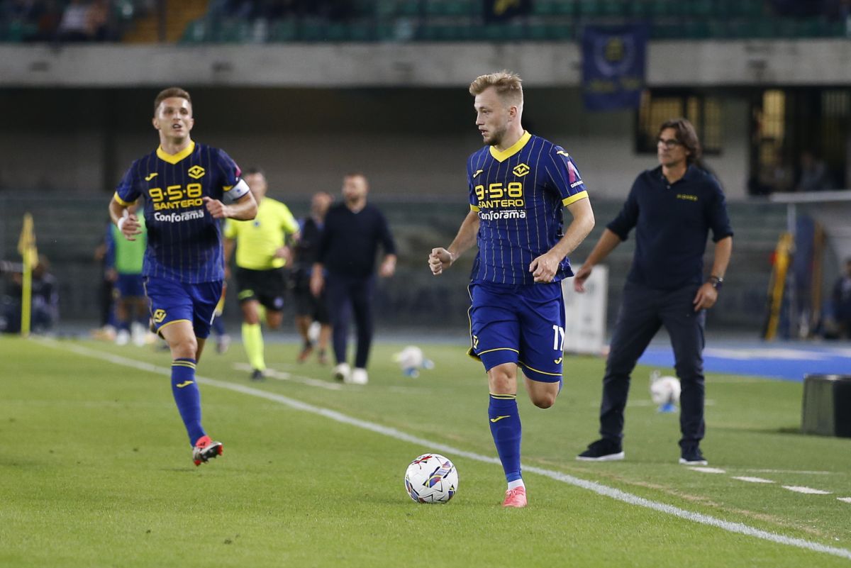 Il Verona ribalta il Venezia e vince il derby 2-1 Il Verona ribalta il Venezia e vince il derby 2-1