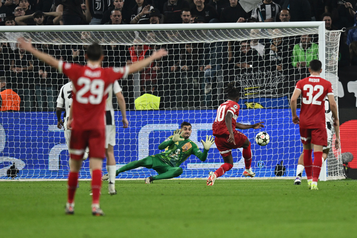 Juve-Stoccarda 0-1: Perin non basta, decide Toure Juve-Stoccarda 0-1: Perin non basta, decide Toure