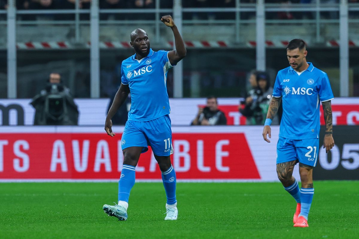 Il Napoli vola con Lukaku e Kvara, piegato 2-0 il Milan Il Napoli vola con Lukaku e Kvara, piegato 2-0 il Milan