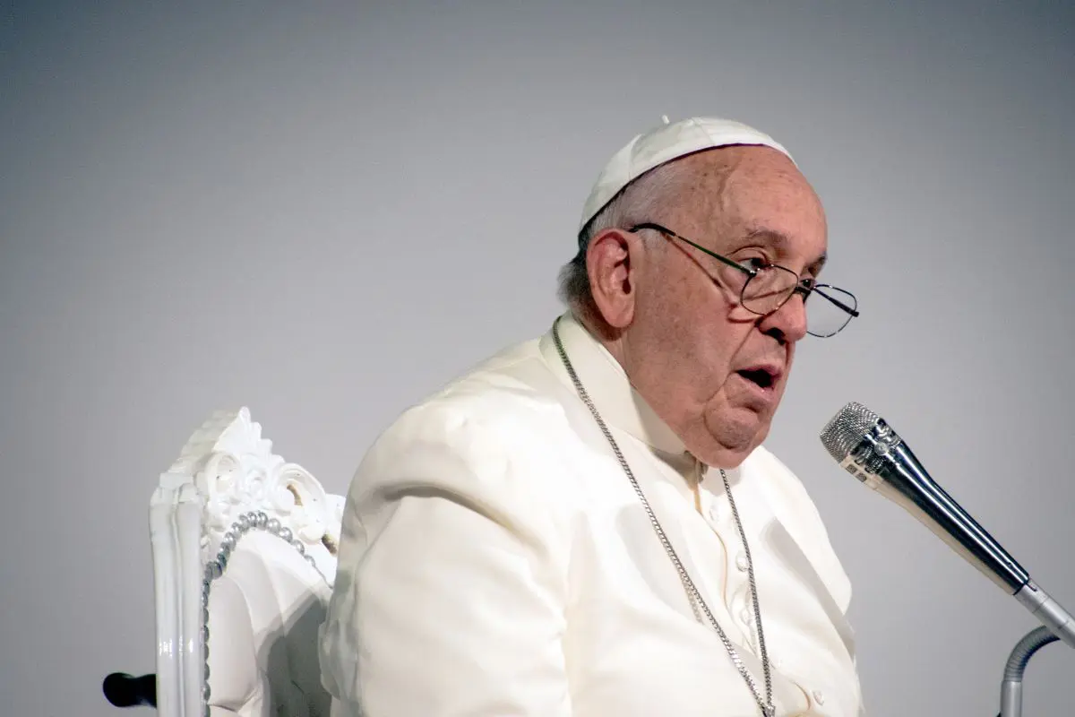 Papa “Preghiamo per la pace in tutto il mondo” Papa “Preghiamo per la pace in tutto il mondo”
