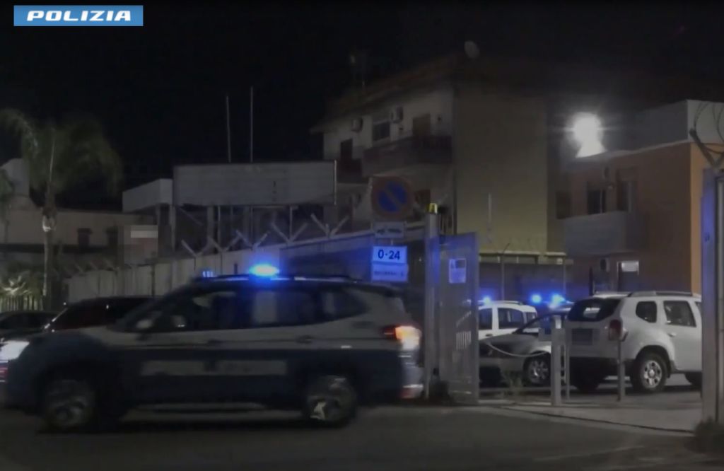 Blitz contro clan mafia attivi nel catanese, 18 misure cautelari Blitz contro clan mafia attivi nel catanese, 18 misure cautelari