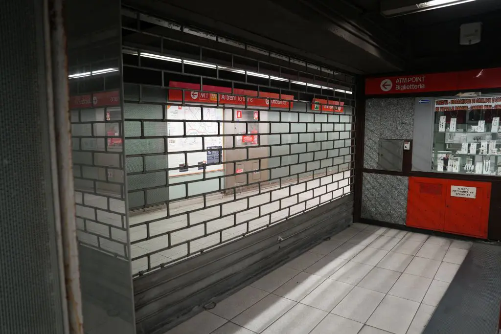 Sciopero, in tutta Italia si fermano metropolitane, treni e taxi Sciopero, in tutta Italia si fermano metropolitane, treni e taxi