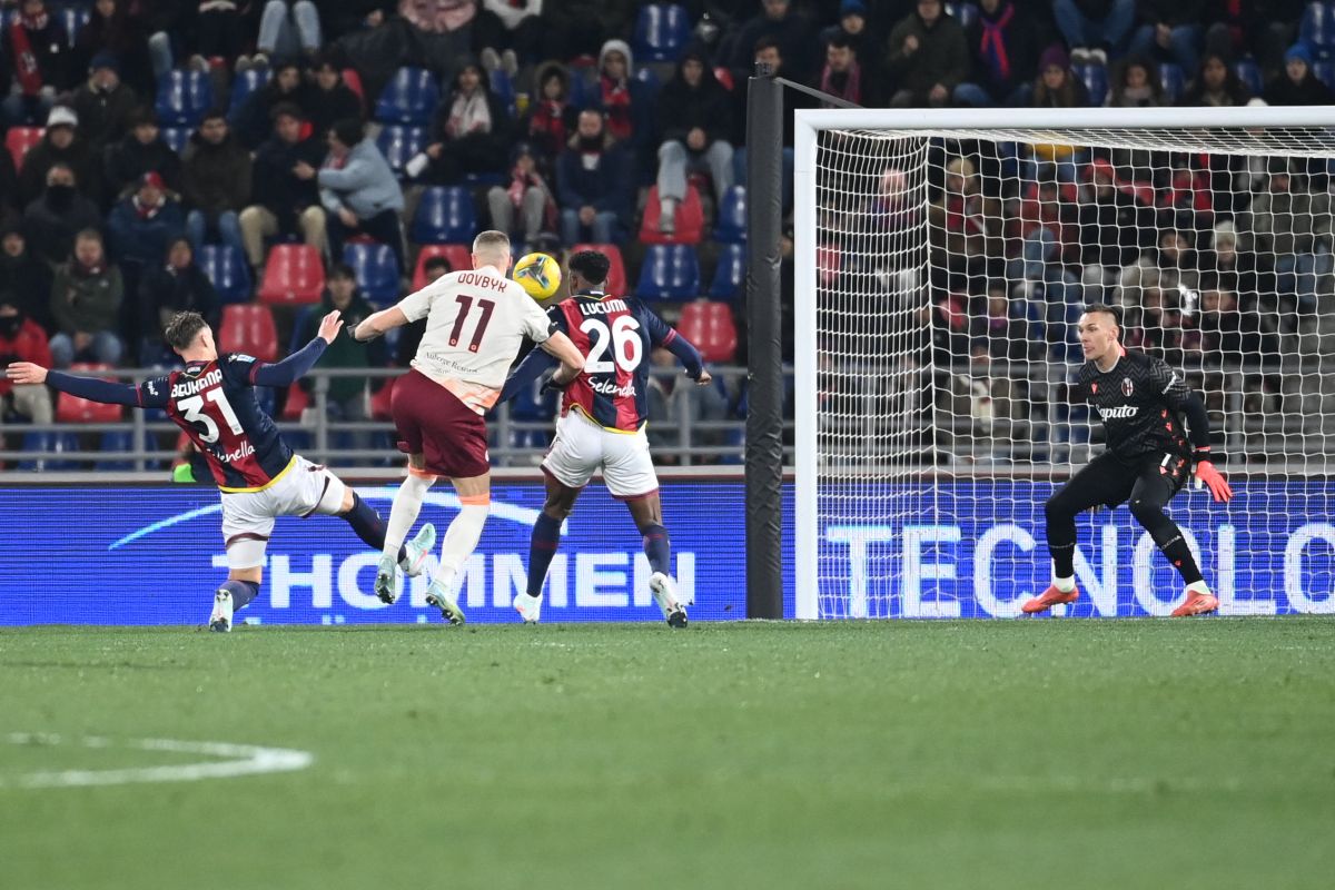 La Roma si salva in extremis, finisce 2-2 a Bologna La Roma si salva in extremis, finisce 2-2 a Bologna