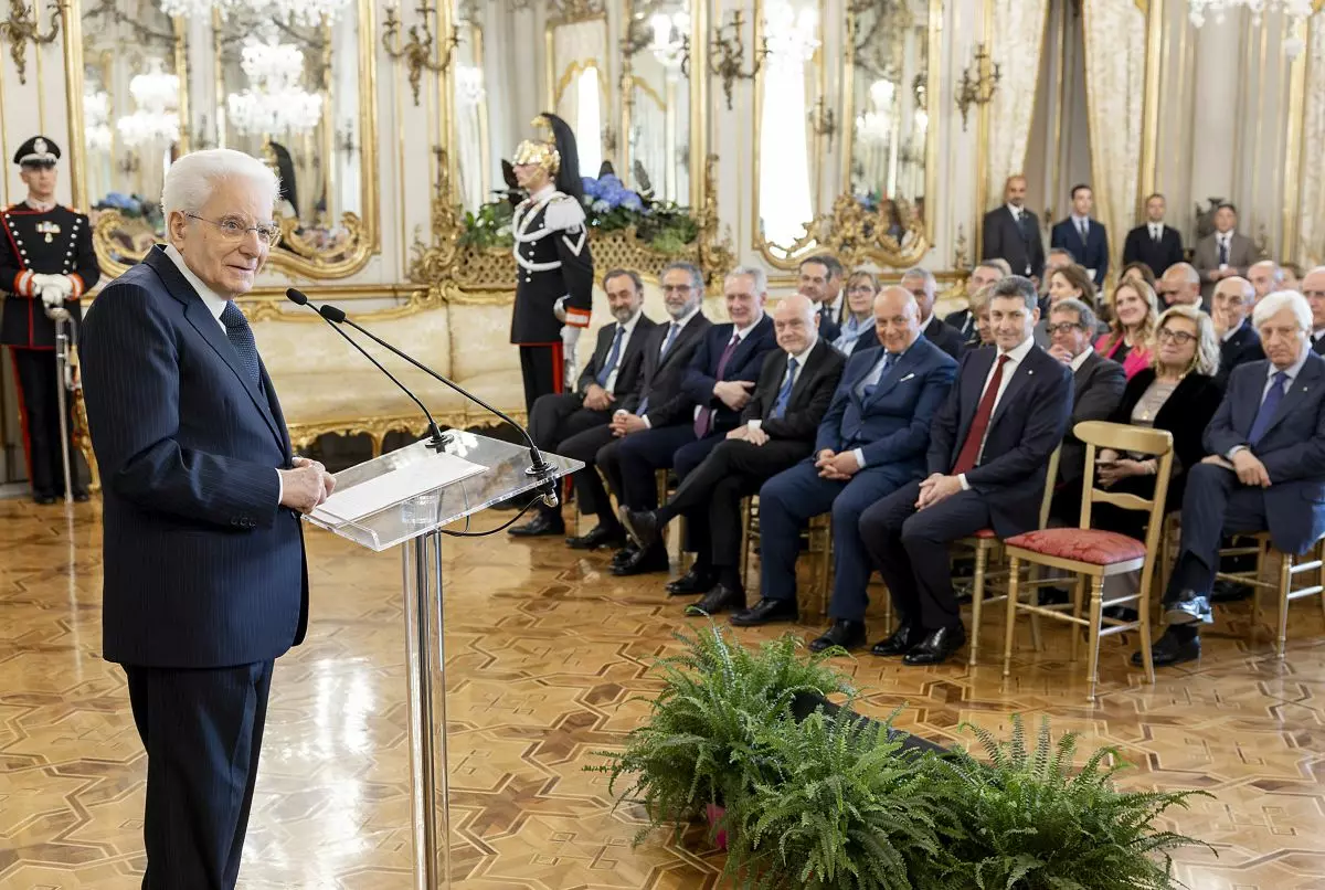 Mattarella “Di fronte a pericoli nuovi polizia dà sicurezza e speranza” Mattarella “Di fronte a pericoli nuovi polizia dà sicurezza e speranza”