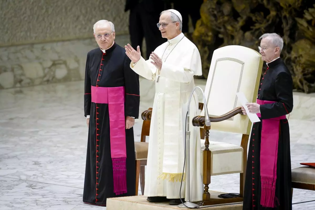 Papa ai media “Disarmiamo le parole per disarmare la Terra” Papa ai media “Disarmiamo le parole per disarmare la Terra”