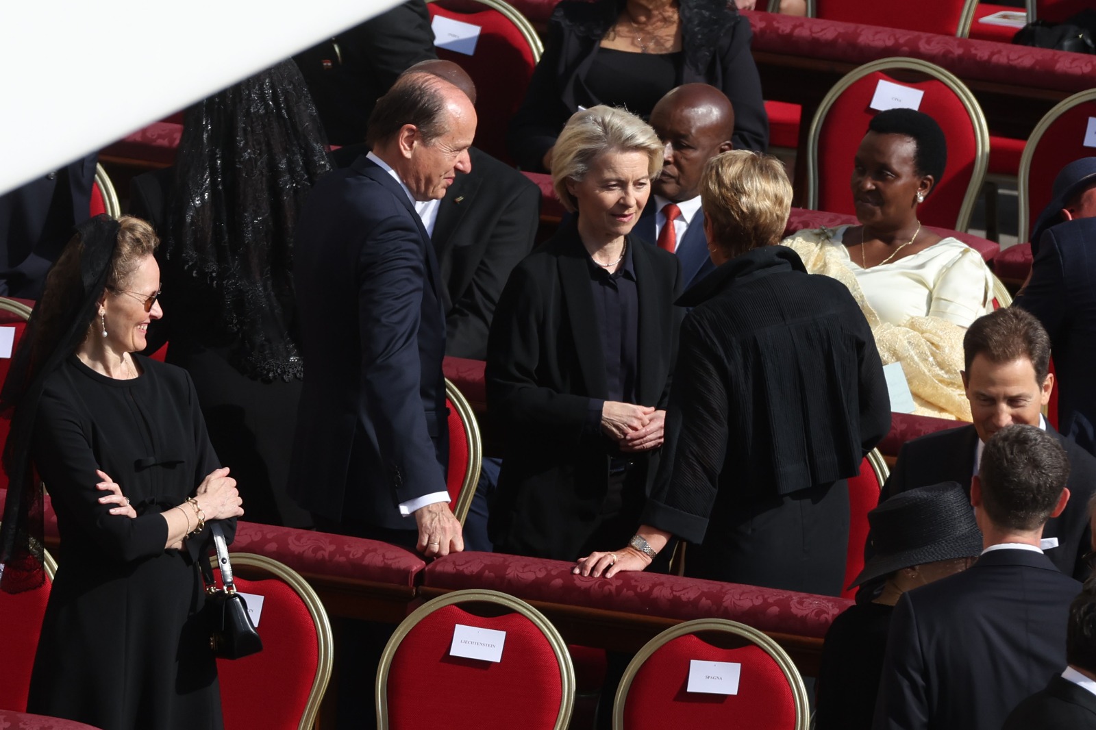 Von Der Leyen “Dare forma al profondo messaggio di pace del Papa” Von Der Leyen “Dare forma al profondo messaggio di pace del Papa”