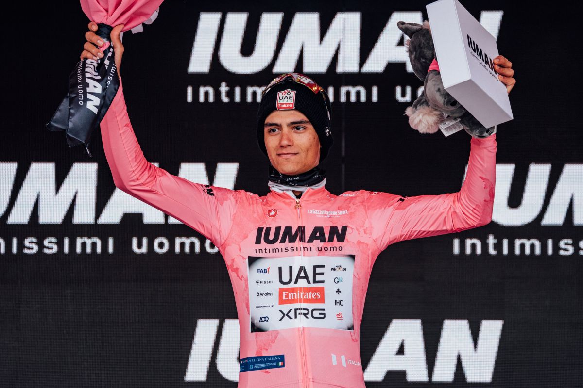 Del Toro vince la tappa con la maglia rosa a Bormio Del Toro vince la tappa con la maglia rosa a Bormio