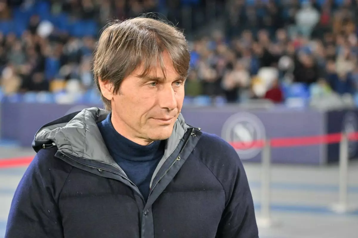 Conte resta sulla panchina del Napoli, sui social il video ufficiale Conte resta sulla panchina del Napoli, sui social il video ufficiale