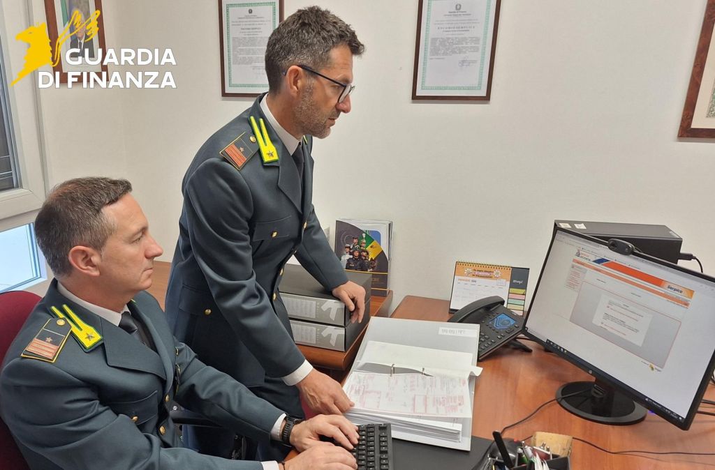 Scoperta frode fiscale a Udine per 1,8 milioni, 16 denunciati Scoperta frode fiscale a Udine per 1,8 milioni, 16 denunciati