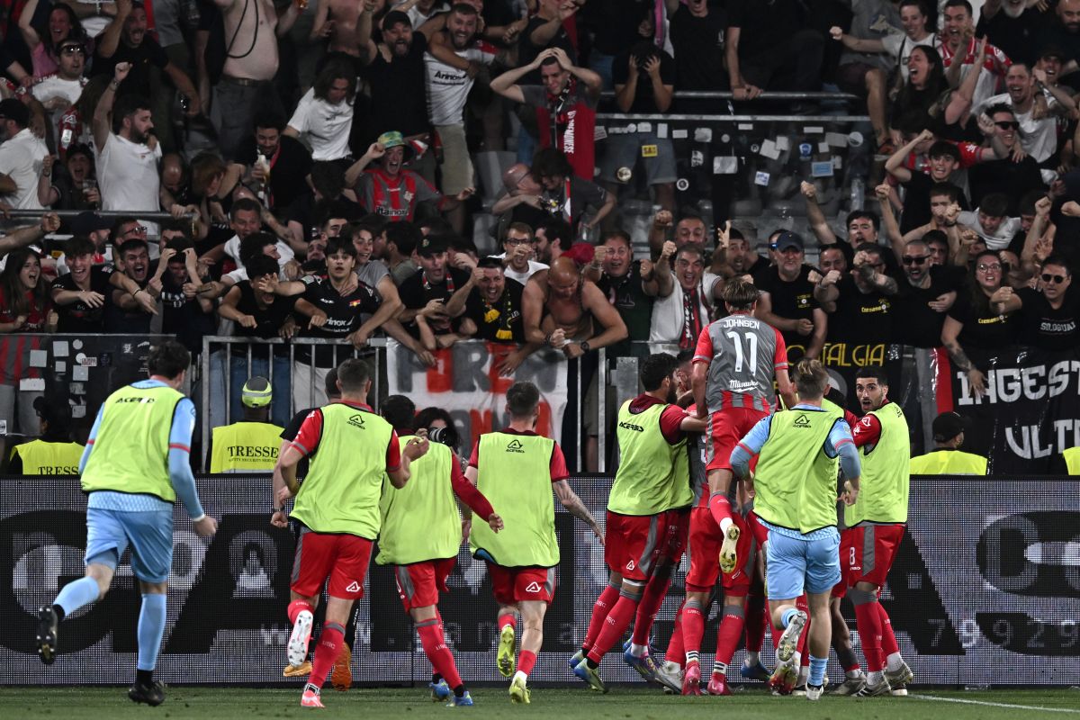 La Cremonese vince 3-2 a La Spezia e torna in A La Cremonese vince 3-2 a La Spezia e torna in A