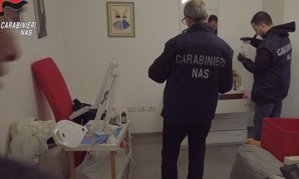 Praticava medicina estetica senza specializzazione, denunciata 42enne Praticava medicina estetica senza specializzazione, denunciata 42enne