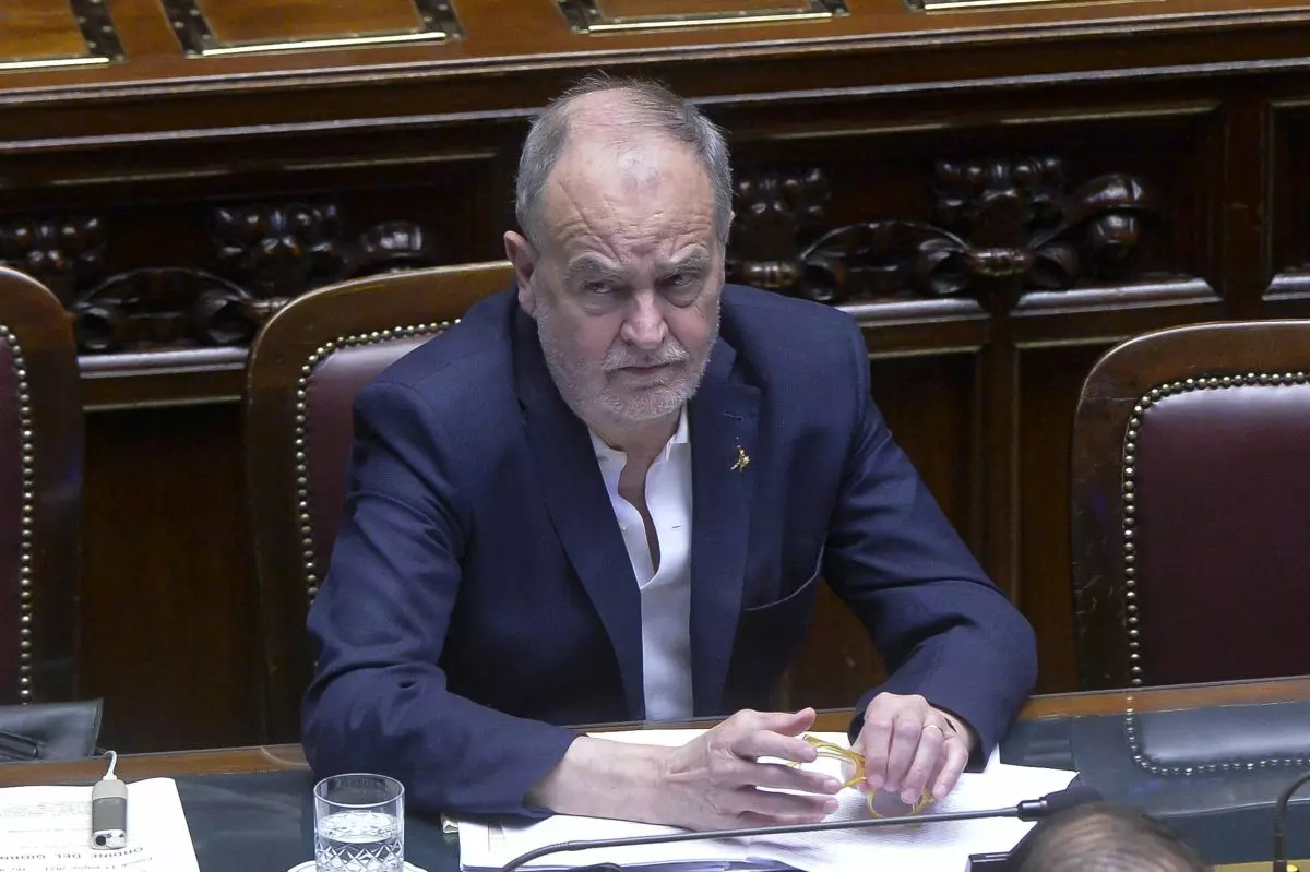 Terzo mandato, bocciato l’emendamento della Lega. Calderoli “Non ho apprezzato il muro di Forza Italia” Terzo mandato, bocciato l’emendamento della Lega. Calderoli “Non ho apprezzato il muro di Forza Italia”