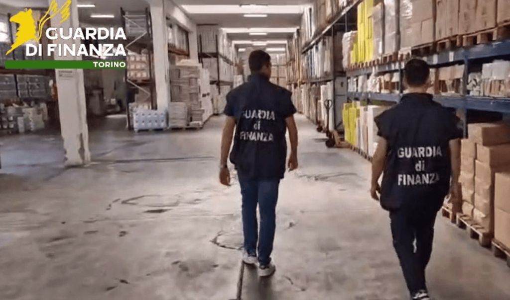 Torino, sequestrati 9 milioni di euro per reati tributari. 4 indagati Torino, sequestrati 9 milioni di euro per reati tributari. 4 indagati