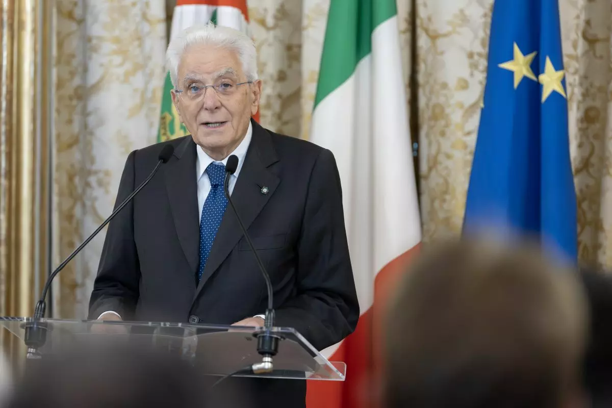 Carceri, Mattarella “Insostenibile il sovraffollamento, un’emergenza i suicidi” Carceri, Mattarella “Insostenibile il sovraffollamento, un’emergenza i suicidi”