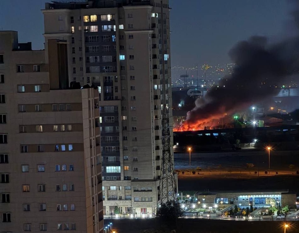 Israele attacca l’Iran, raid sui siti nucleari. Khamenei promette vendetta, Netanyahu “Momento decisivo” Israele attacca l’Iran, raid sui siti nucleari. Khamenei promette vendetta, Netanyahu “Momento decisivo”
