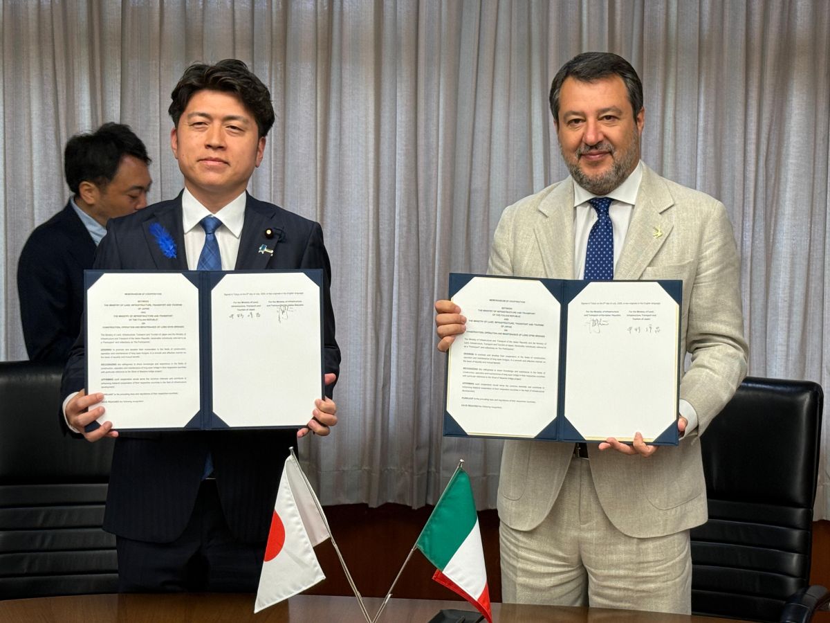 Salvini in Giappone firma accordo di cooperazione sui ponti Salvini in Giappone firma accordo di cooperazione sui ponti