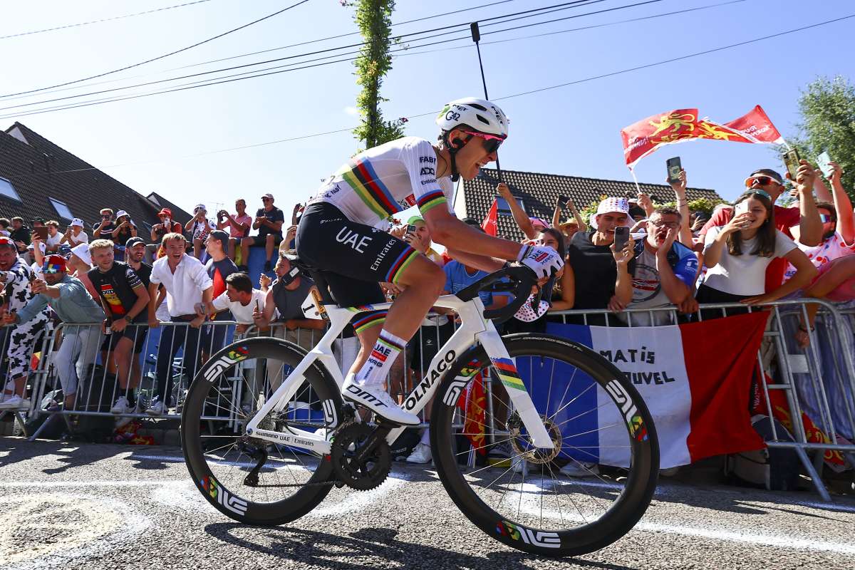 Pogacar fa 100 al Tour, Van der Poel resta maglia gialla Pogacar fa 100 al Tour, Van der Poel resta maglia gialla