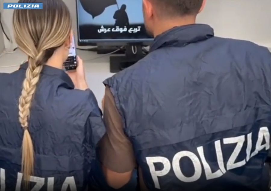 Milano, arrestato 16enne per propaganda e apologia di terrorismo Milano, arrestato 16enne per propaganda e apologia di terrorismo