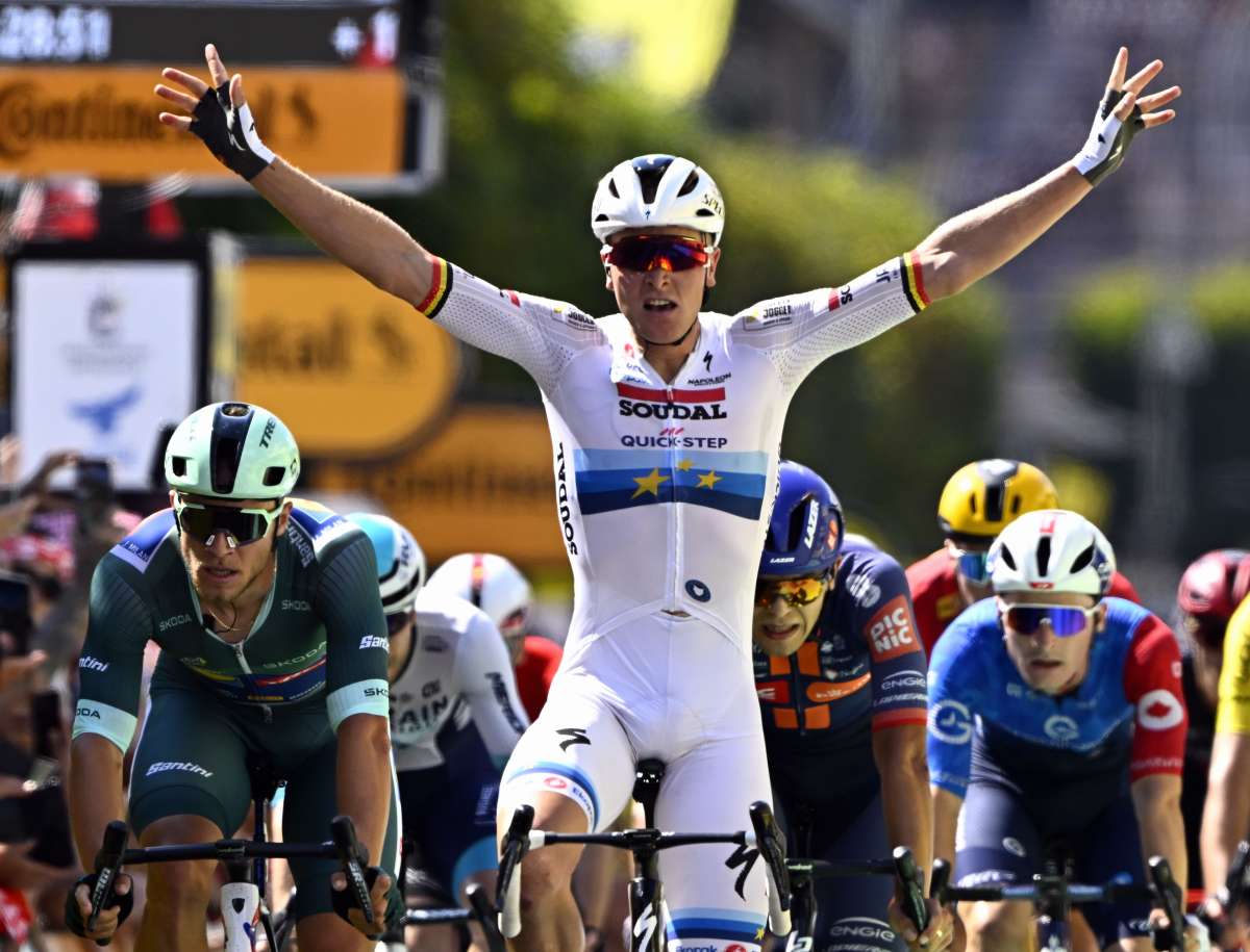 Merlier beffa Milan in volata, Pogacar resta leader del Tour Merlier beffa Milan in volata, Pogacar resta leader del Tour