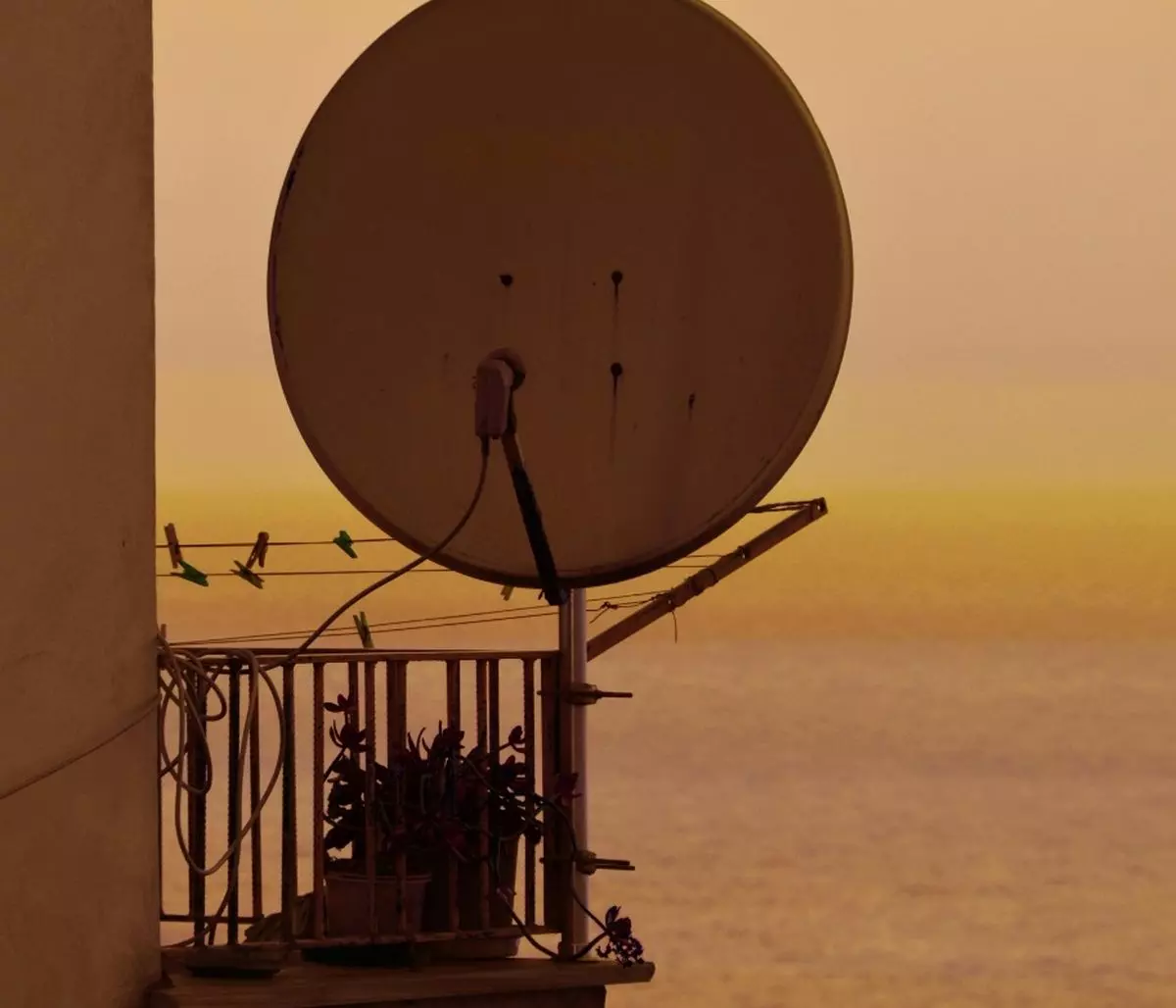 Tv in vacanza, il digitale cede il passo al satellite se segnale debole Tv in vacanza, il digitale cede il passo al satellite se segnale debole