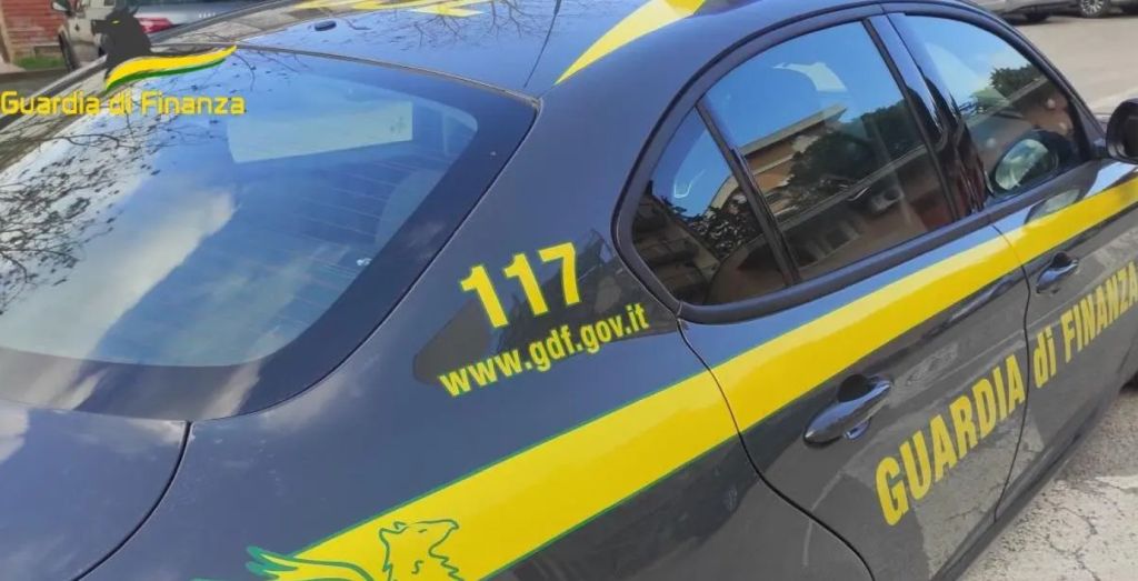 Sorrento, 16 misure cautelari nei confronti di ex sindaco e funzionari Sorrento, 16 misure cautelari nei confronti di ex sindaco e funzionari