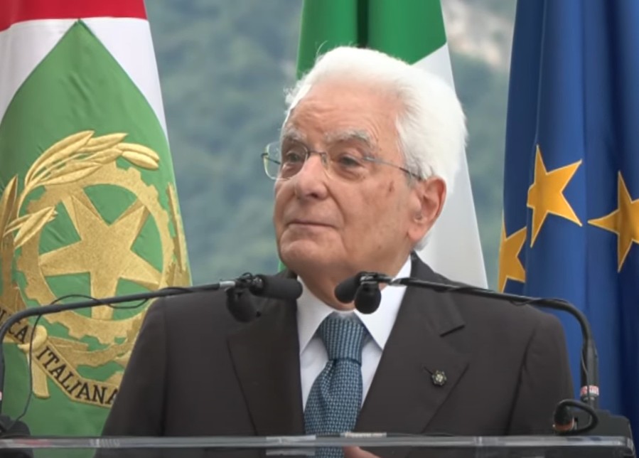 Mattarella “Con le guerre ritornano ombre di periodi oscuri del passato” Mattarella “Con le guerre ritornano ombre di periodi oscuri del passato”