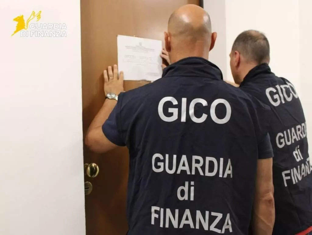 Ancona, sequestrati immobili, auto e quote societarie per oltre 3,3 mln Ancona, sequestrati immobili, auto e quote societarie per oltre 3,3 mln