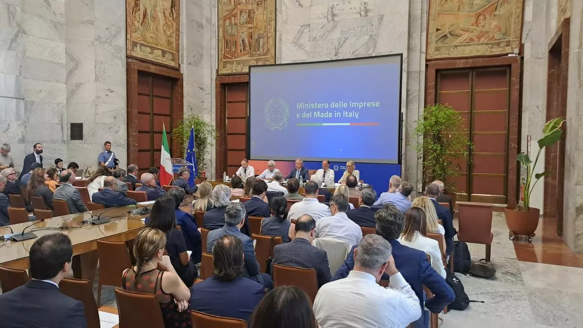 Moda, Urso “Priorità di governo, simbolo del Made in Italy” Moda, Urso “Priorità di governo, simbolo del Made in Italy”