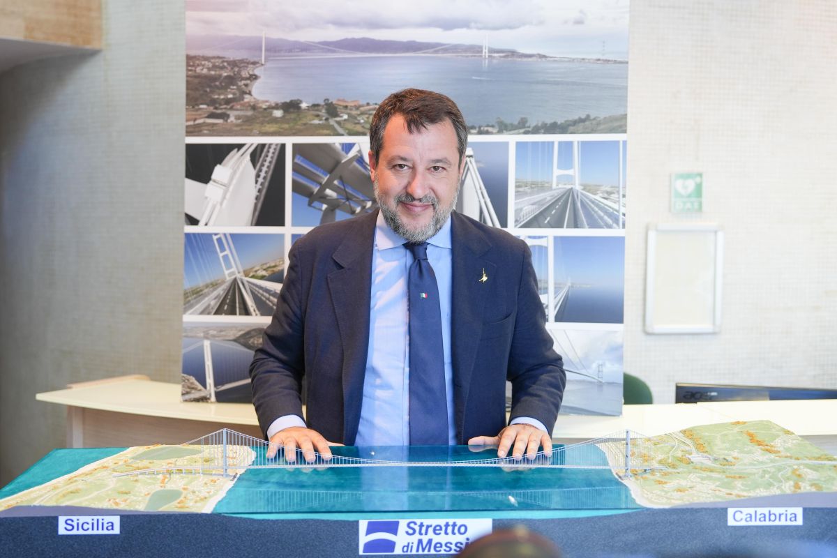 Salvini “Il Ponte sullo Stretto può essere una grande operazione antimafia” Salvini “Il Ponte sullo Stretto può essere una grande operazione antimafia”