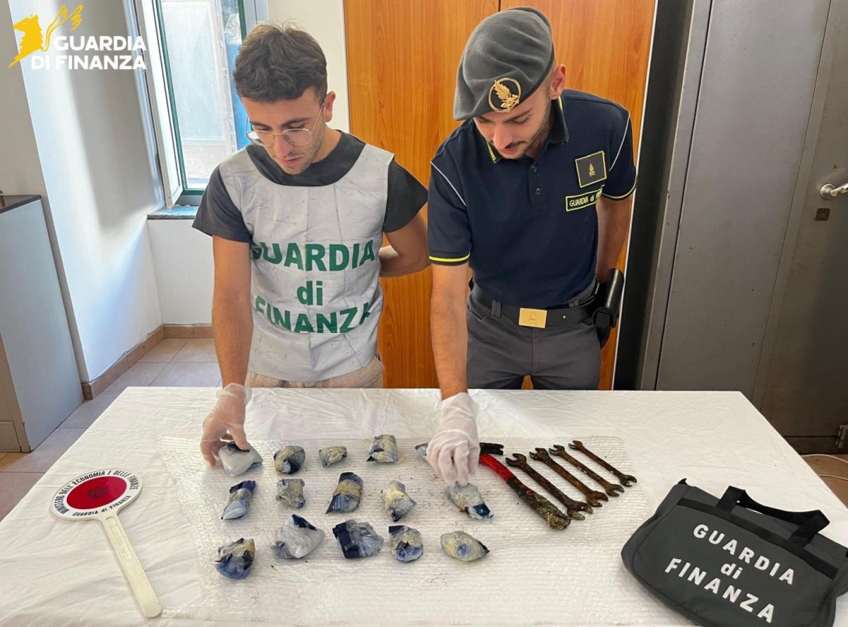 Scoperto un chilo di cocaina nascosto in mare a Ponza Scoperto un chilo di cocaina nascosto in mare a Ponza