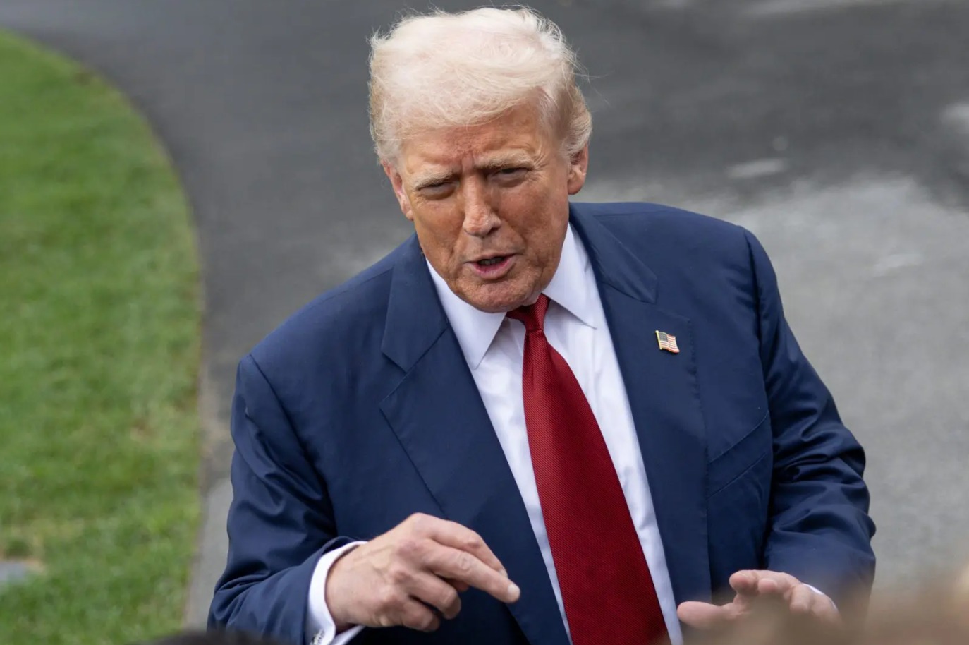 Ue conferma sospensione contro-dazi, ma Trump minaccia tariffe al 35% Ue conferma sospensione contro-dazi, ma Trump minaccia tariffe al 35%