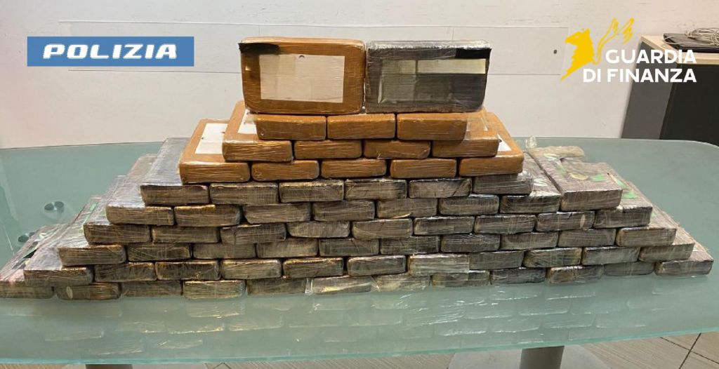 Sorpreso con 80kg di cocaina, arrestato a Scampia un 25enne napoletano Sorpreso con 80kg di cocaina, arrestato a Scampia un 25enne napoletano