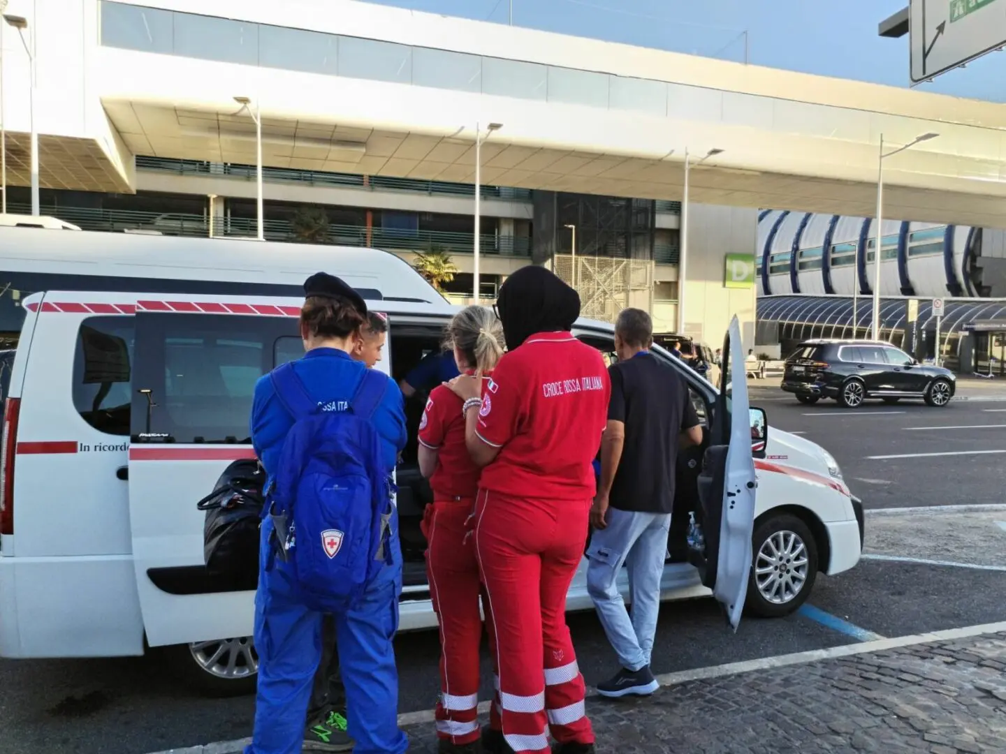 Croce Rossa porta 17enne Yassine da Gaza in Italia Croce Rossa porta 17enne Yassine da Gaza in Italia