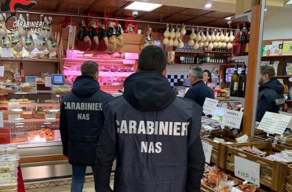 Nas Napoli sequestrano nei supermercati 21 tonnellate di alimenti