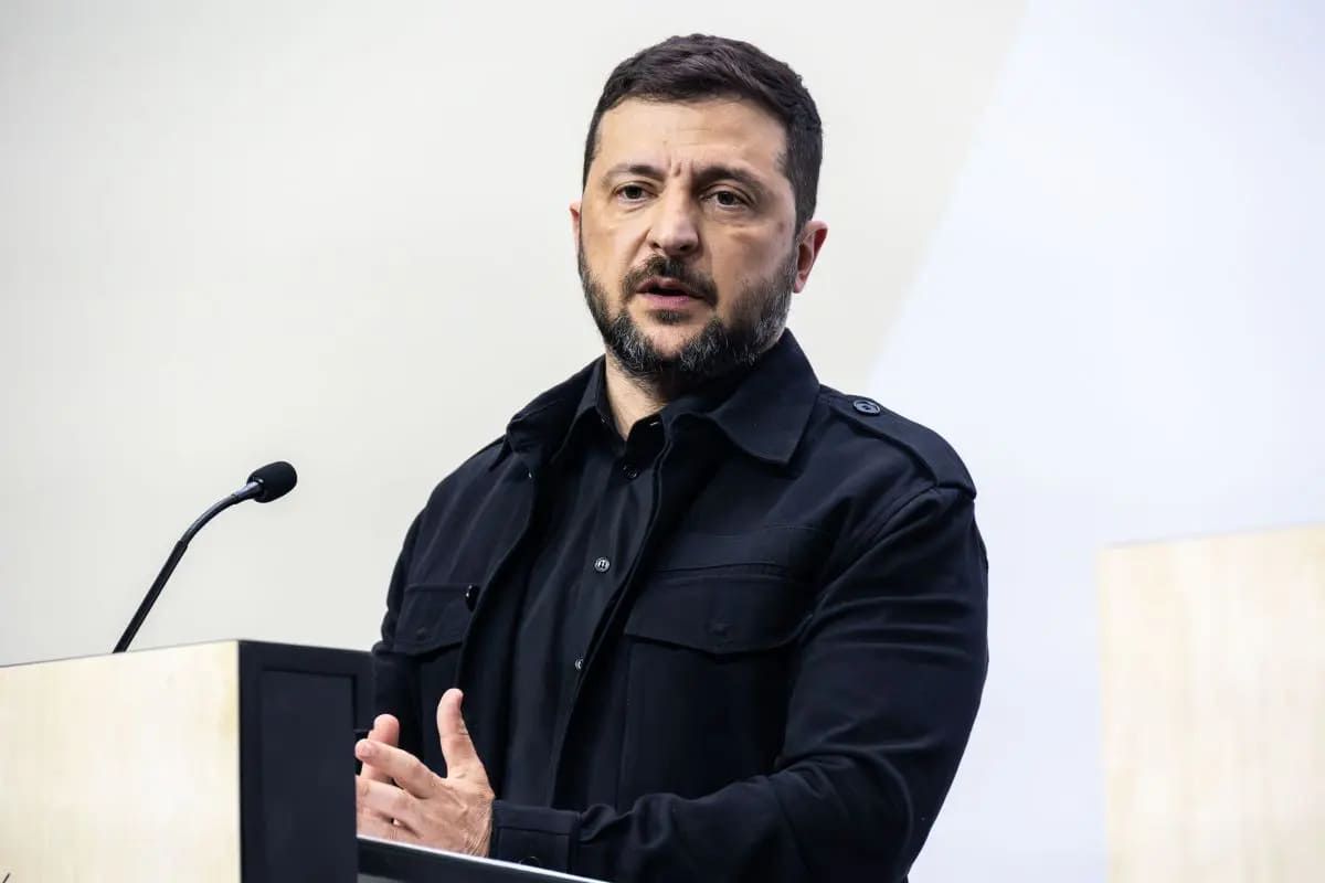 Zelensky sente Macron “Momento di spingere per la fine della guerra” Zelensky sente Macron “Momento di spingere per la fine della guerra”