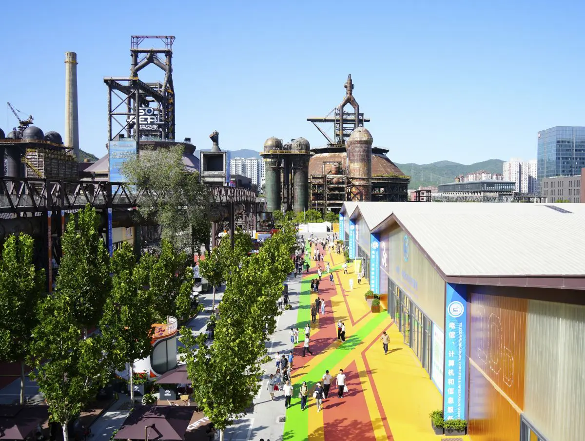 Cina: commercio di servizi cresce del 7,6% nei primi nove mesi dell’anno