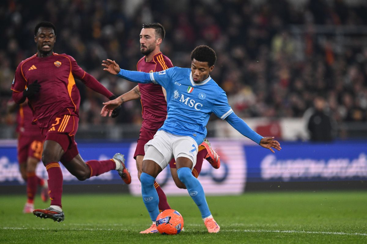 Vittoria e sorpasso, il Napoli vince 1-0 a Roma e torna in vetta