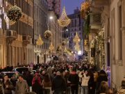 Tredicesime più ricche, gli italiani spenderanno 10 mld per i regali di Natale