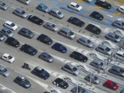 Da Commissione Ue pacchetto automotive, rivisto stop motori termici da 2035