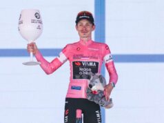 Lavik corona la fuga e vince a Milano, Vingegaard resta in rosa