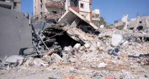Terremoto e raid americani, notte da incubo per l’iran