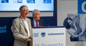 Confcom, meno negozi ma imprese più forti. Rischio desertificazione nelle città
