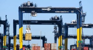 Gli Usa impongono nuovi dazi fino al 12,5% a oltre 60 partner commerciali