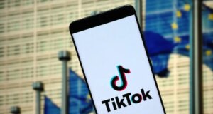 Per Bruxelles gli account TikTok non tutelano i minori