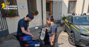Scooter venduti come bici elettriche, maxi sequestro in tutta Italia