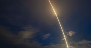 Cina, lanciato nello spazio un nuovo satellite per la trasmissione dati