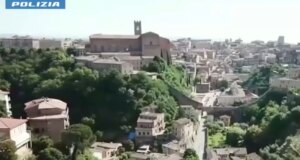 Scritte contro Meloni e i poliziotti a Siena, Digos denuncia 24enne albanese