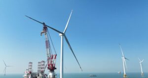 Cina, in funzione la prima piattaforma eolica galleggiante da 16 MW