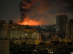 Attacchi russi nella notte vicino Kiev, tre morti tra cui un bambino